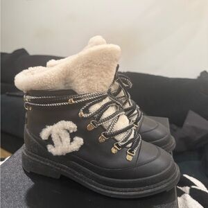 Chanel Women's Black and Cream Snow Boots